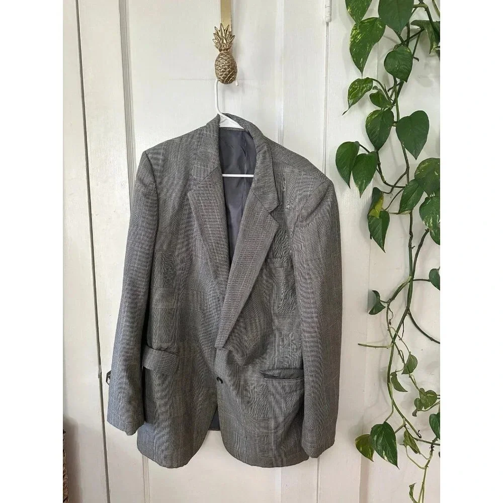 Men’s size Large Black & White plaid Blazer